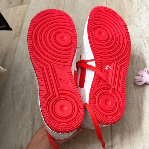 Nike Valentine’s Day Red and White Sneakers size 7Y brand new - Picture 8 of 12